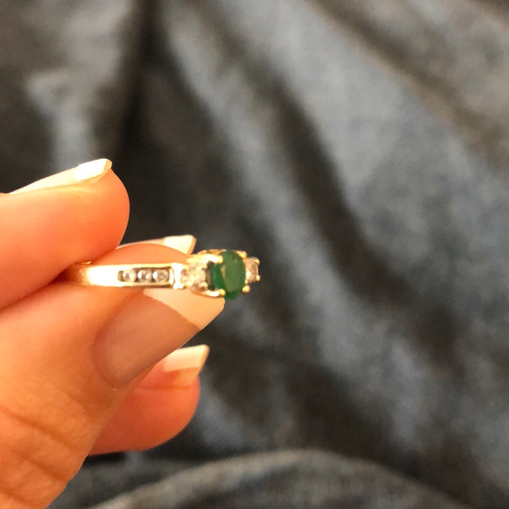 14 kt gold natural emerald and diamond ring. - Picture 10 of 16